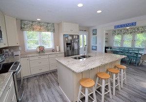 Charming seaside cottage located in Duck, NC.