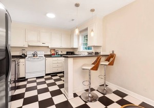 Charming SouthPark home, fenced-in yard