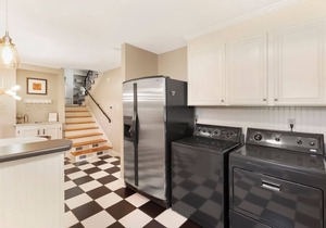 Charming SouthPark home, fenced-in yard