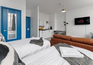 City Centre Studio 4 with Kitchenette, Free Wifi and Smart TV by Yoko Property in Middlesbrough