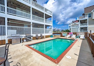 Comfortably Numb - Lovely 7 Bedroom Semi-Soundfront Home in Salvo
