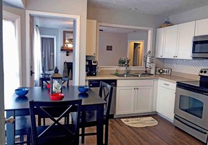 Cozy cottage feel, 5 mins from Ft. Bragg