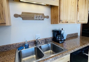 Creekside Condo Walking Distance to Slopes!