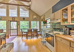 Creekside Weaverville Home - 16 Miles to Asheville