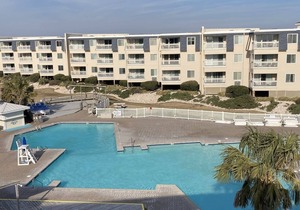 Family resort atmosphere on beautiful Atlantic Beach, North Carolina