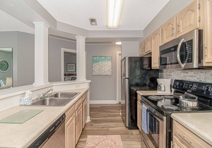 Fantastic condo fully furnished and beautiful overlooking the Magnolia course