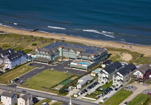 First Flight Retreat 215: Beachy and Breathable Condo, Oceanfront + Access to Po