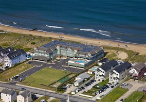 First Flight Retreat 105: Oceanfront, 2 bedroom condo, community pool, fitness c