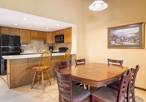 FLASH SALE! Nice 2 Bedroom Near Sapphire Valley Ski Area w/Resort Indoor Pool, WiFi & More