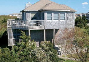 Four-Bedroom Home w/ Private Hot Tub, WiFi, Washer/Dryer & Shared Pool!