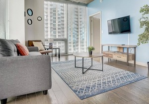 Frontdesk | Stunning 2BR Apt High-Rise in Uptown