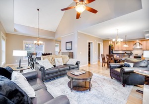 Gorgeous Three-Level Home w/Free WiFi, Washer/Dryer, Game Room, Firepit
