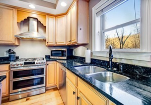 Gorgeous Three-Level Home w/Free WiFi, Washer/Dryer, Game Room, Firepit