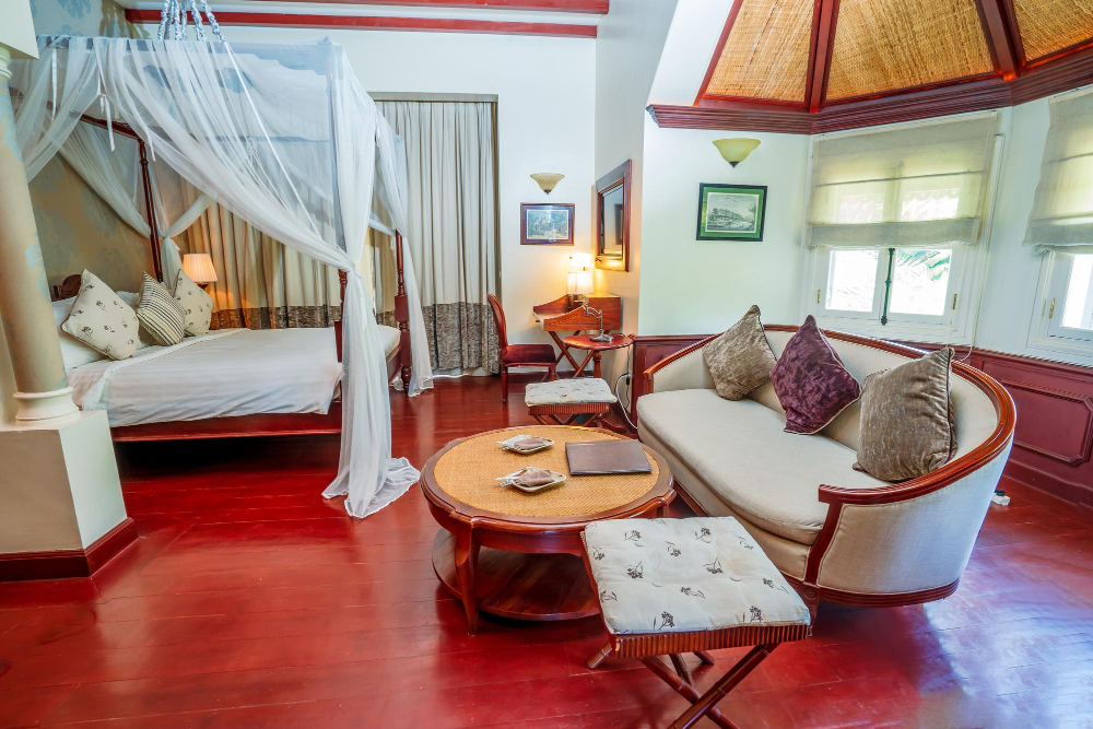 Hammock Village 25 - Gorgeous Canal-Front Home
