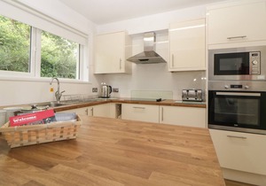 HARCOMBE HOUSE BUNGALOW 8, family friendly, with pool in Chudleigh