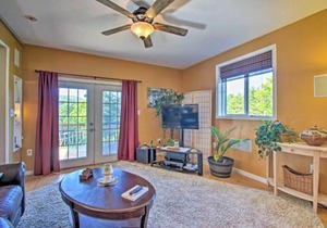 Hendersonville Retreat with Sugarloaf Mountain Views