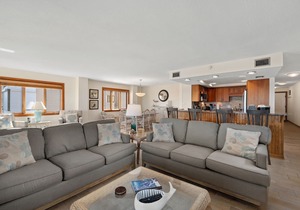 Heron Cove 201S-Oceanfront condo, community pool, building elevator, near beach!