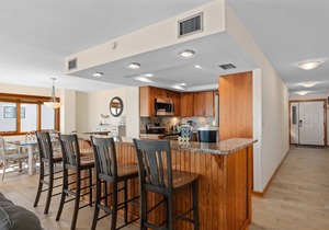 Heron Cove 201S-Oceanfront condo, community pool, building elevator, near beach!