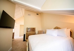 Hickory Room - Granville Queen Inn, Downtown Historic Edenton