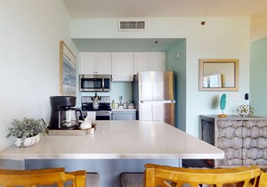 Historic river-view condo with cozy balcony, washer/dryer - walk to downtown