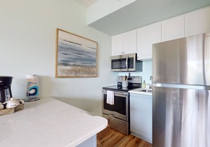 Historic river-view condo with cozy balcony, washer/dryer - walk to downtown