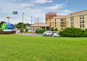 Holiday Inn Express Burlington, an IHG Hotel