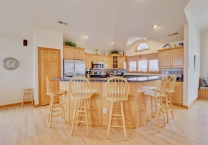 Just 70 Yards to the Beach.Pool, Pool Table.Close to Restaurants.