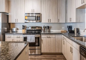 Kasa | Captivating Space with Fast Wifi and Amenity Access | Durham