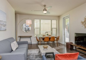 Kasa | Captivating Space with Fast Wifi and Amenity Access | Durham