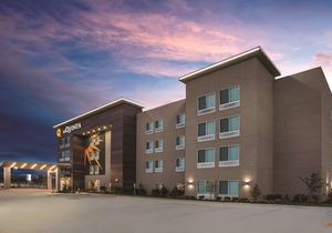 La Quinta Inn & Suites by Wyndham Raleigh Downtown North