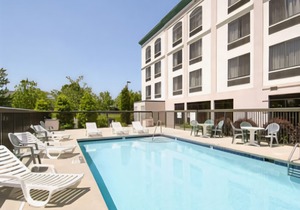 La Quinta Inn & Suites by Wyndham Raleigh Downtown North