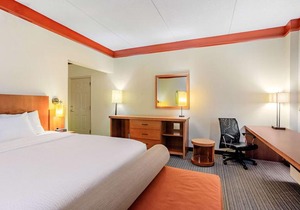 La Quinta Inn & Suites Raleigh Durham Southpoint