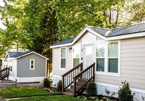 Lakefront Property One Bedroom Cabin #3 at Long Cove Resort - Flexible Cancellation! by RedAwning