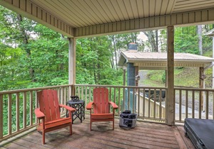 Laurel Creek Lodge with Hot Tub and Creek Access!