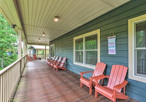 Laurel Creek Lodge with Hot Tub and Creek Access!