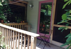 Lovely private Carrboro house–-steps from downtown