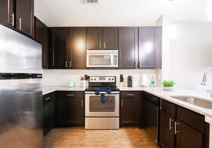 Lux Condo in SouthPark~KING BED~Free Parking~ Balcony~Long Term Stays Welcome!