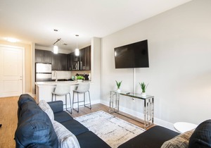 Lux Condo in SouthPark~KING BED~Free Parking~ Balcony~Long Term Stays Welcome!