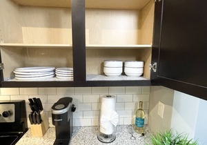 Lux Condo in SouthPark~KING BED~Free Parking~ Balcony~Long Term Stays Welcome!