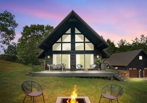 Luxury Mountain Retreat near Asheville w/ Hot Tub and Fire Pit