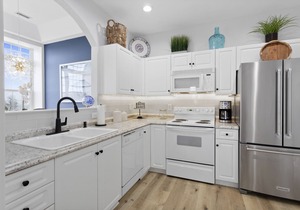 Luxury Stay- Downtown Swansboro with River Views!
