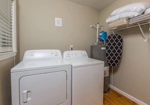 Modern 1BR Near WFU Hospital