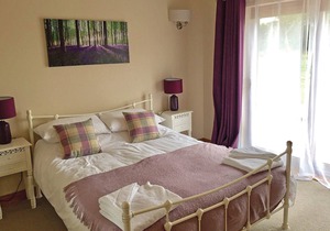 Modern yet rustic designed lodge, ideal for families or couples.