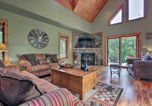 Mtn Chalet w/Hot Tub, 2 Mi to Beech Mtn. Ski!