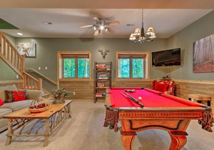 Mtn Chalet with Hot Tub, 2 Mi to Beech Mtn Ski!