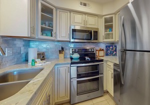 Multi-level, oceanfront condo with WiFi, W/D, & community pool/tennis courts