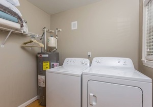 New Luxury 1BR Near Downtown and Hospital