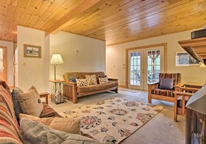 North Carolina Abode - Hot Tub, Foosball and Grill!