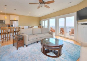 Oceanfront, 5 Bdrm/4.5 Bath/Sleeps 12-Walk to Pier!Breathtaking Views!