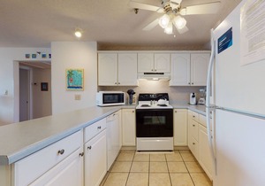 Oceanfront condo with swimming pool and amazing view of Atlantic Ocean!!